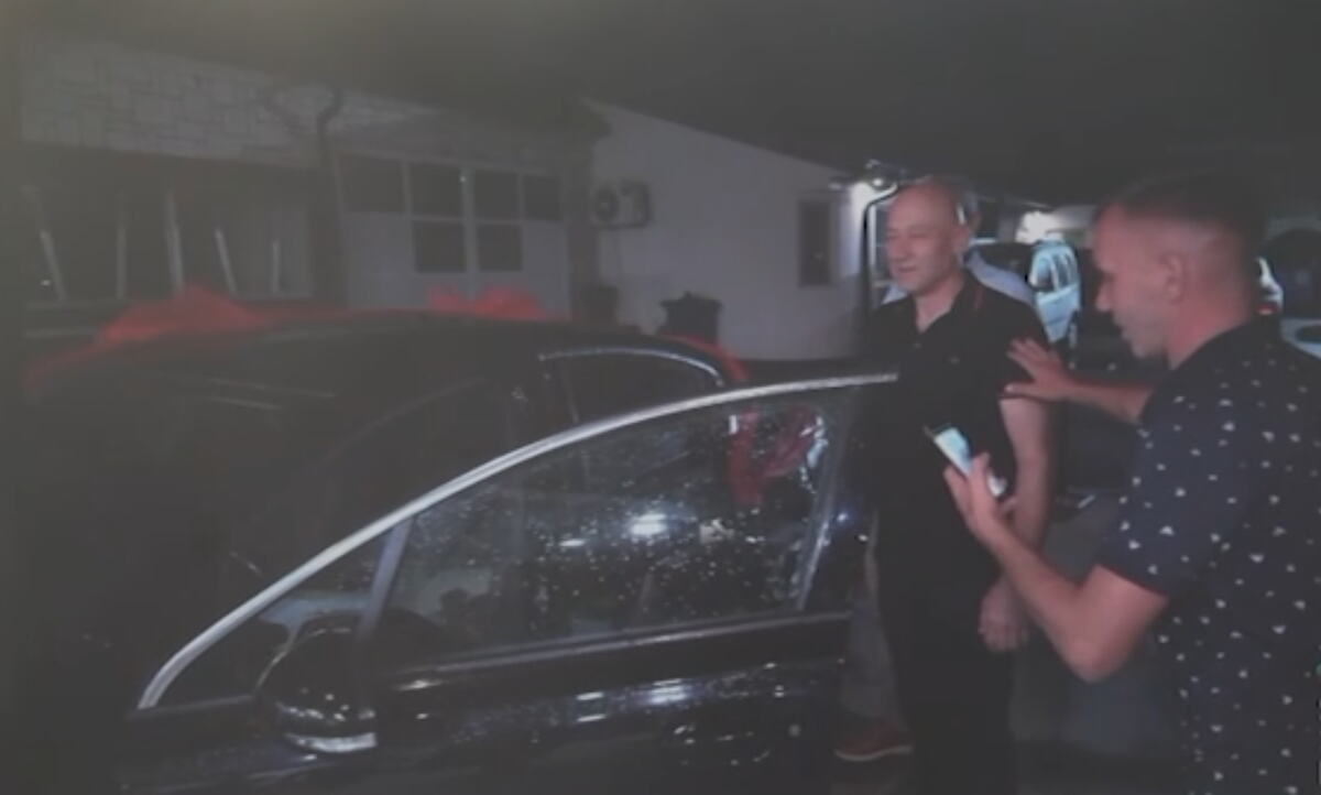 Bogatić poklon auto