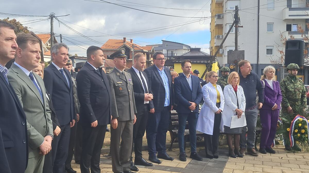 ZENESKOTSKE4.jpg