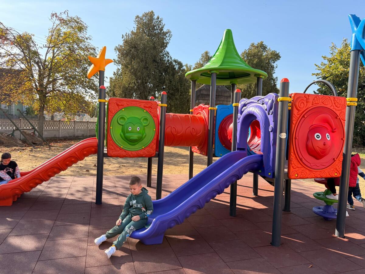 Dečije igralište u Donjem Katunu 3.jpg