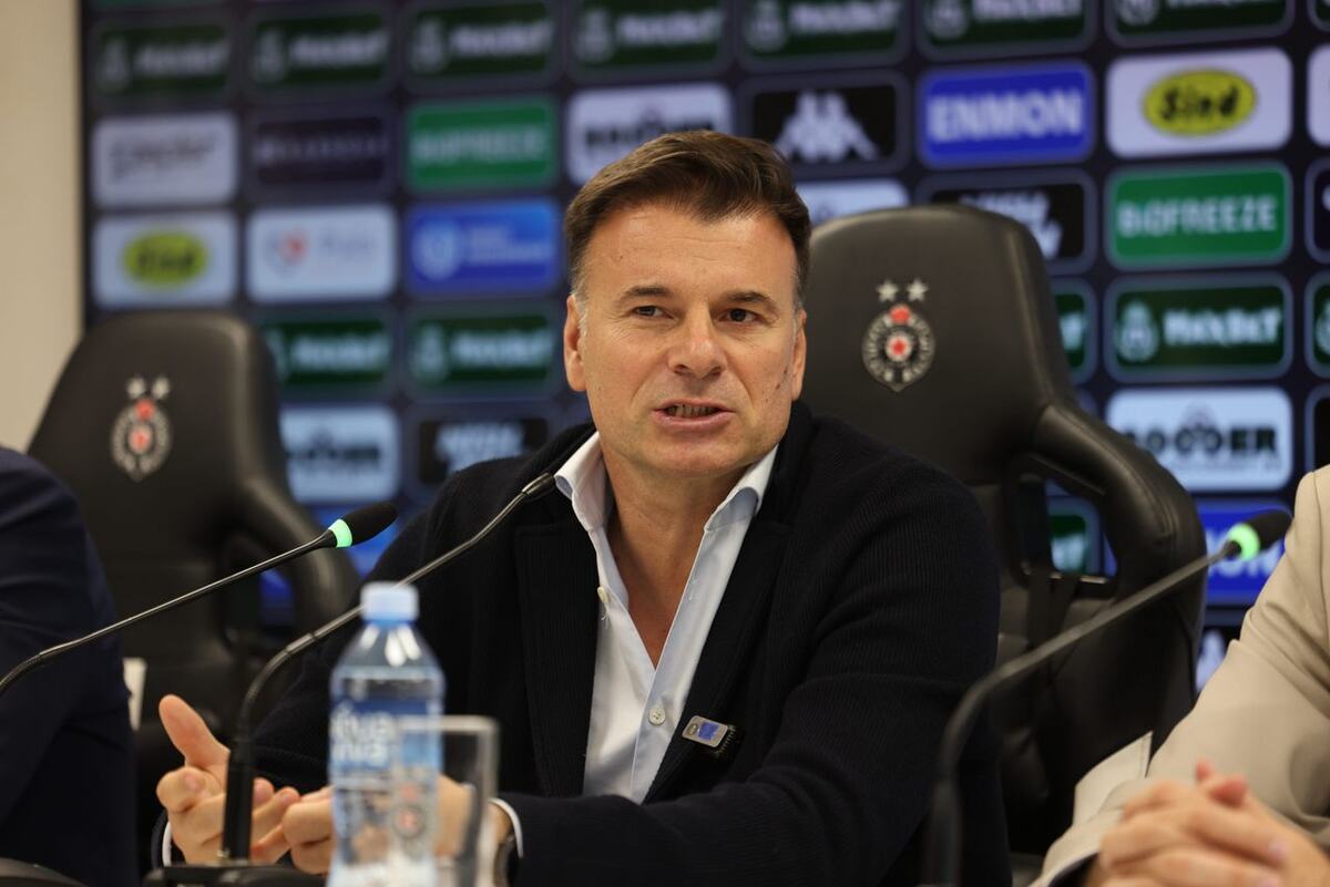 Aleksandar Stanojević na promociji u Humskoj