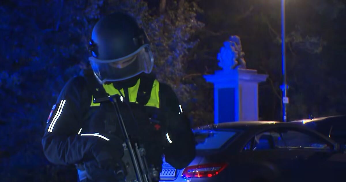 Hanover Automobil uleteo u masu! Policija pucala na vozača Počinioc u bekstvu