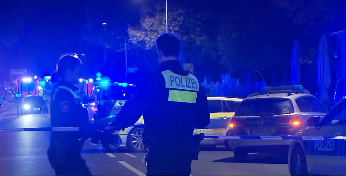 Hanover Automobil uleteo u masu! Policija pucala na vozača Počinioc u bekstvu