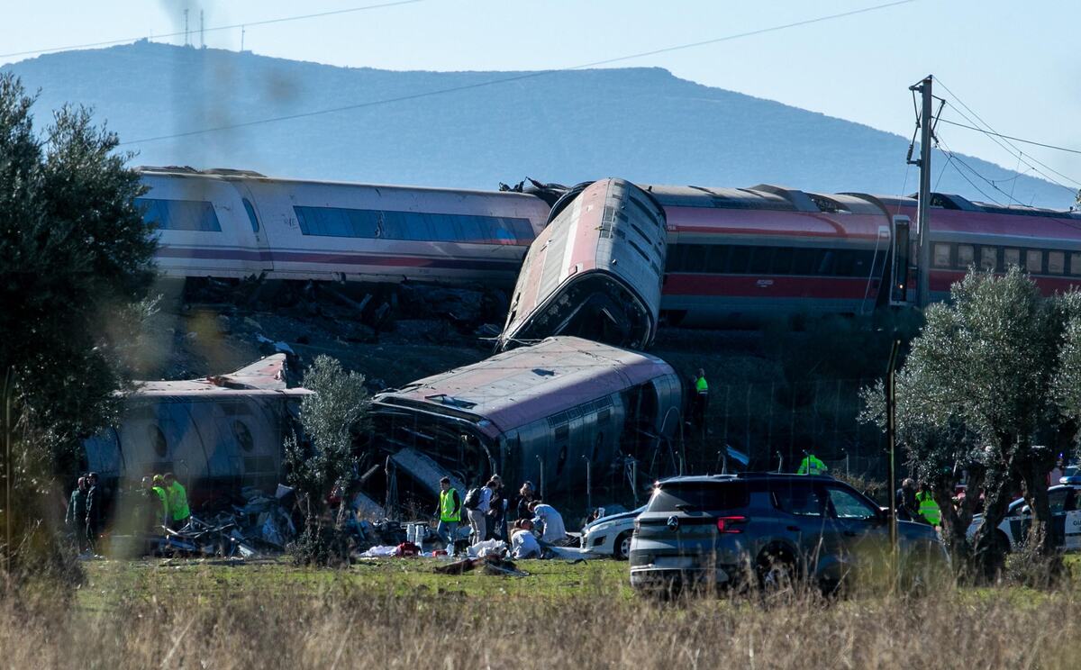 Sudar dva brza voza kompanija Renfe i Irio u provinciji Toledo u Španiji, železnička nesreća sa najmanje 39 poginulih.