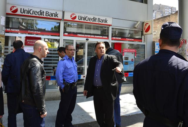unikredit-banka-pljacka-djusina-takovska-tanjug.jpg