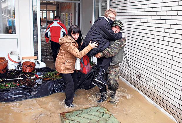 spasavanje-stanovnistvo-ugrozeni-obrenovac.jpg