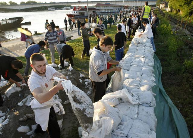 beograd-sava-poplave-nasip-odbrana.jpg