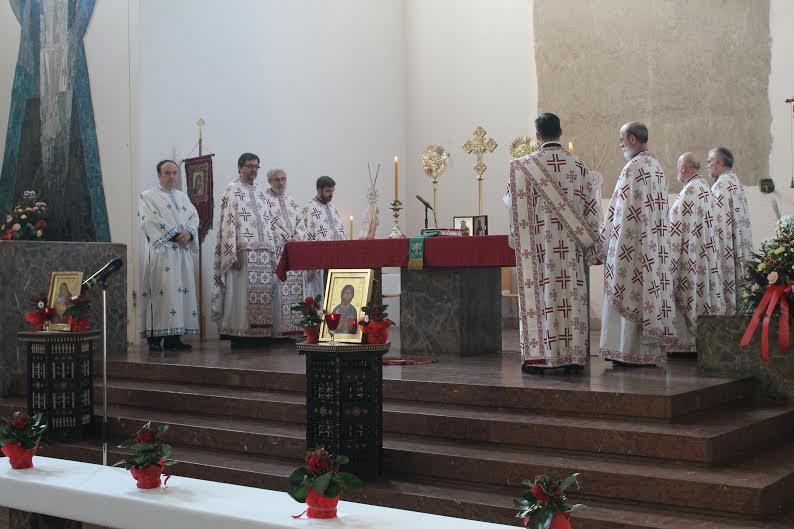 liturgija-u-hramu-rodjenja-presvete-bogorodice-u-becu.jpg