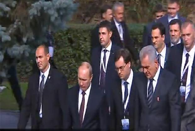 putin-poseta-groblje.jpg