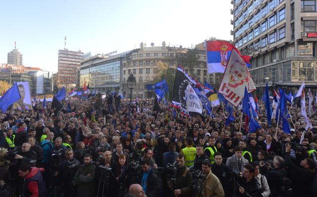 vojislav-seselj-miting-trg-republike-srs.jpg