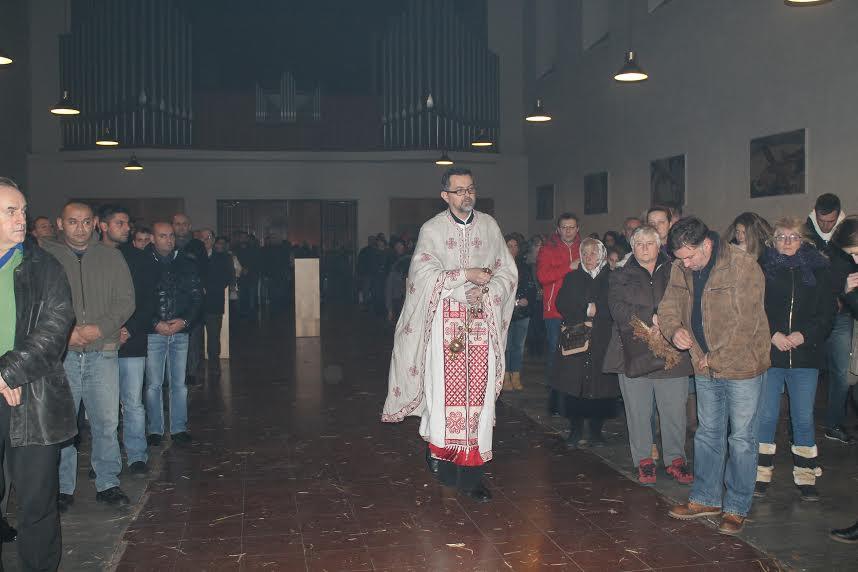 liturgija-u-hramu-rodjenja-presvete-bogorodice-u-becu.jpg