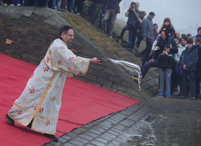 bogojavljanje-ada-ciganlija-casni-krst-plivanje.jpg