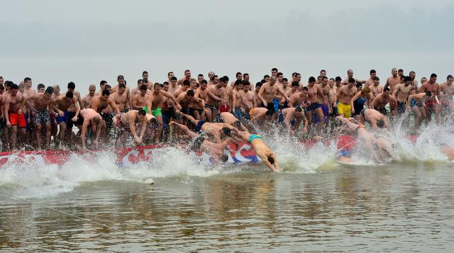 bogojavljanje-ada-ciganlija-casni-krst-plivanje.jpg