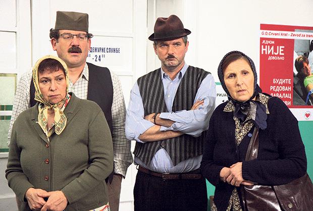 Selo gori, a baba se češlja