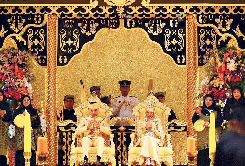 sultan-od-bruneja-hasanal-bolkijah-svadba-veka-svadba.jpg