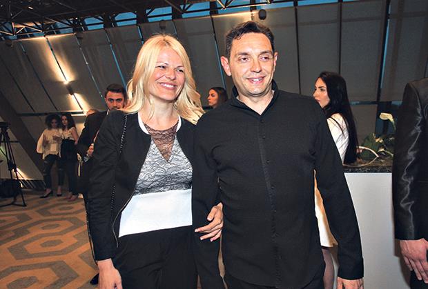 aleksandar-vulin-sa-suprugom.jpg
