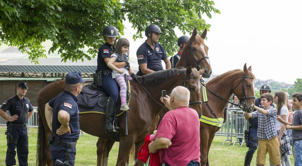 nebojsa-stefanovic-akcija-policajac-u-zajednici-ada.jpg