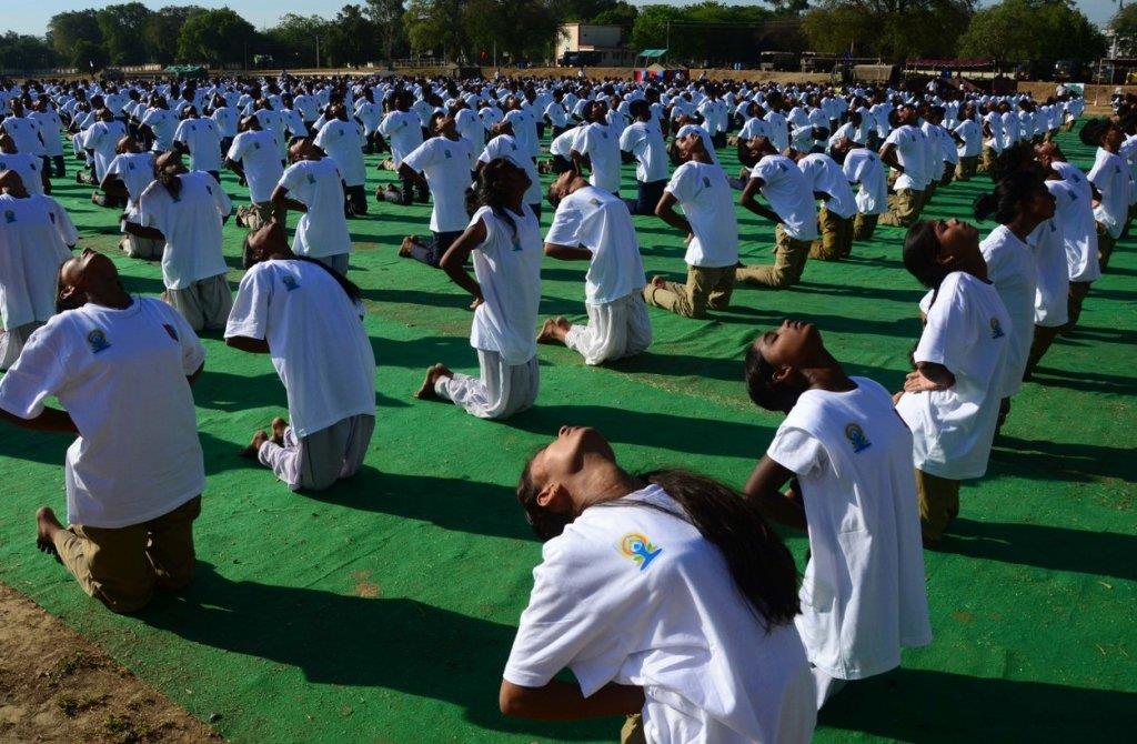 indija-joga-masovno-vezbanje-svetski-dan-joge-rekord.jpg
