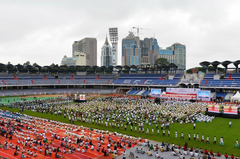 indija-joga-masovno-vezbanje-svetski-dan-joge-rekord.jpg