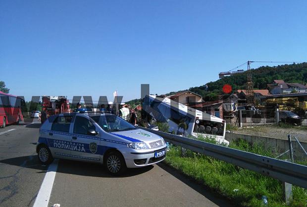 autobus-saobracajna-nesreca-bubanj-potok-beograd.jpg