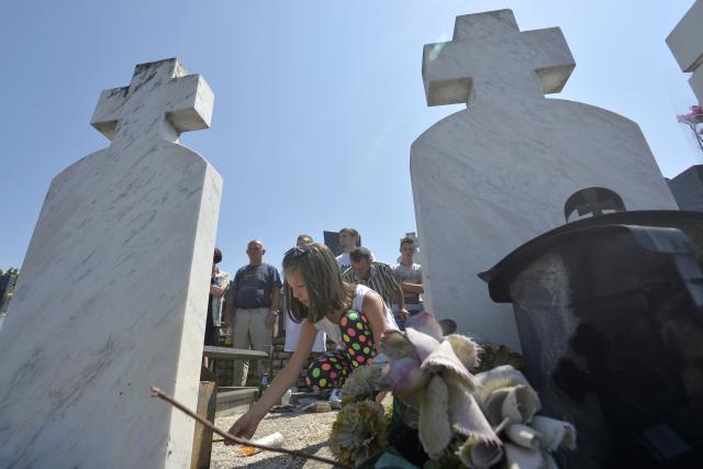 srebrenica-srpske-zrtve-groblje-pomen-23-godine.jpg