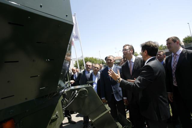 aleksandar-vucic-oklopna-vozila-naoruzanje-velika.jpg