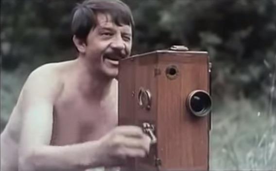 Bora Todorović kao Đenka u filmu Maratonci trče počasni krug