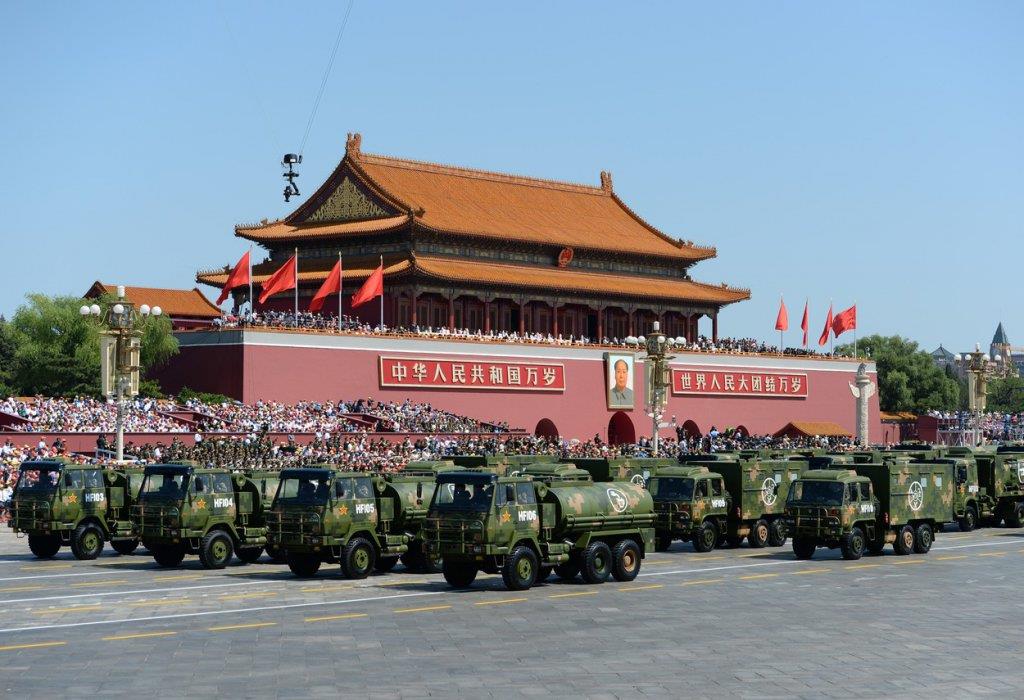 vojna-parada-kina-vojska-mars-tenk-vojnik.jpg