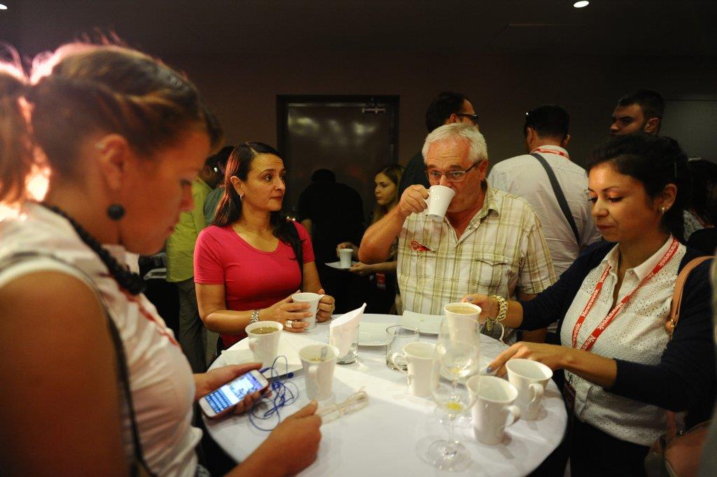 njuzvik-konferencija-novinari-druzenje.jpg