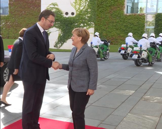 vucic-angela-merkel.jpg