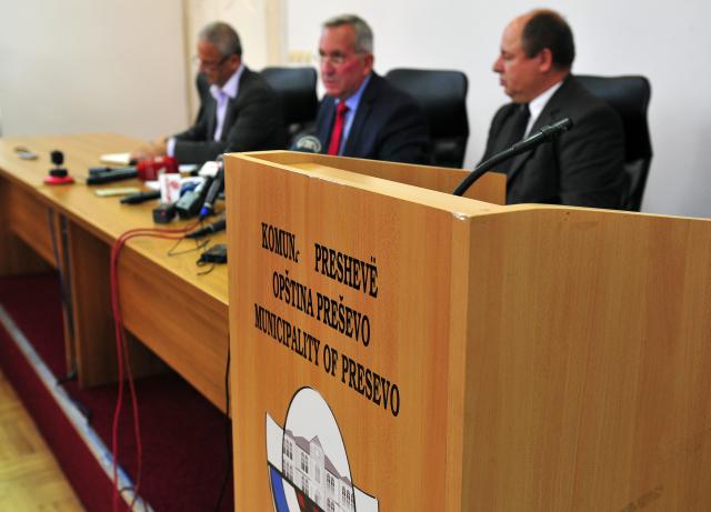 presevo-sednica-albanski-odbornici.jpg