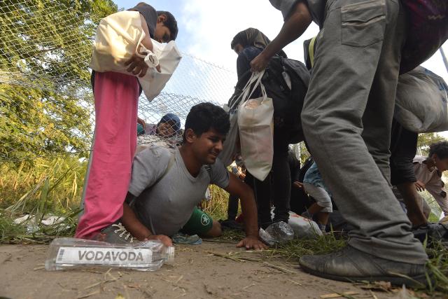 madjarska-granica-srbija-policija-migranti-izbeglice.jpg