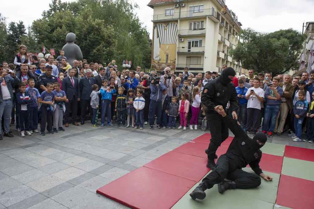 defile-policije-ub-nebojsa-stefanovic.jpg