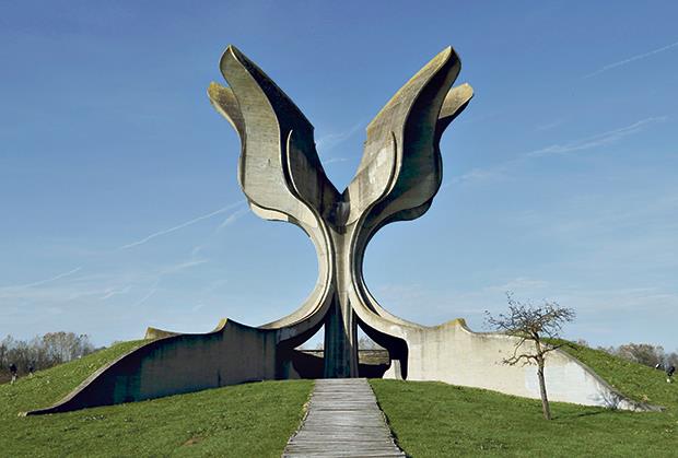 Spomenik na mestu nekadašnjeg logora Jasenovac gde je pobijeno više stotina hiljada Srba