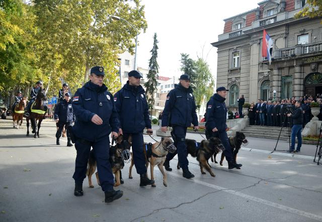 nebojsa-stefanovic-defile-parada-policija-mup-nis.jpg