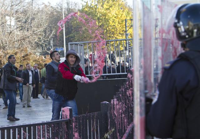 pristina-sukob-tuca-demonstranti-opozicija.jpg