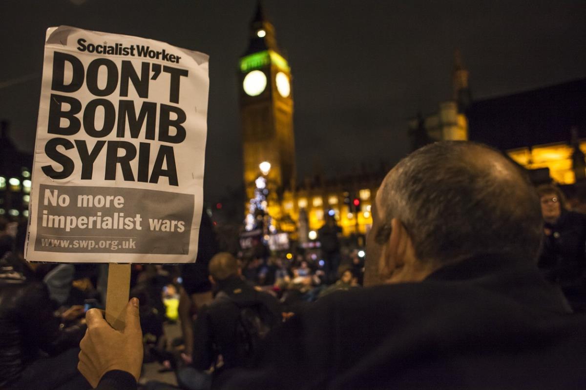 protesti-london-bombardovanje-sirija.jpg
