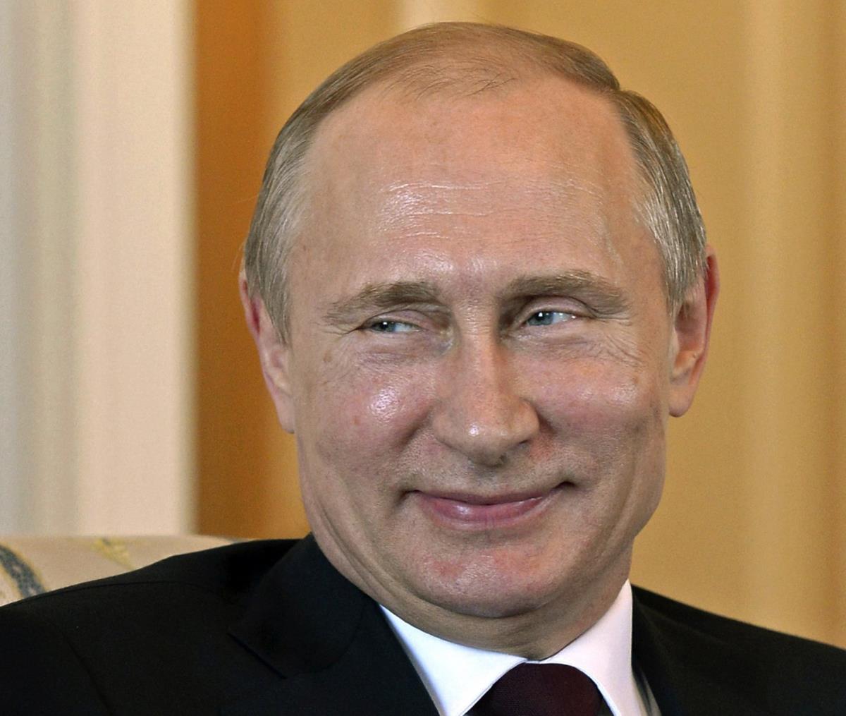 vladimir-putin-osmeh-16.03.2015.jpg