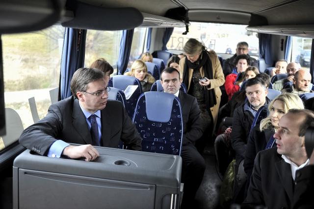 aleksandar-vucic-autobus-arandjelovac.jpg