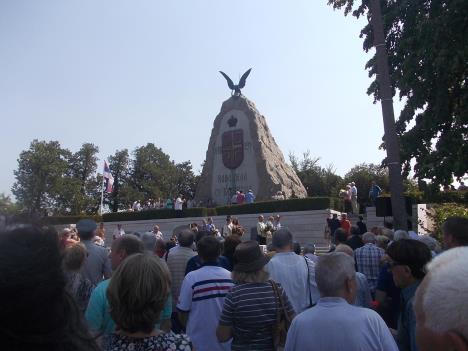 loznica--spomenik-u-tekerissu.jpg