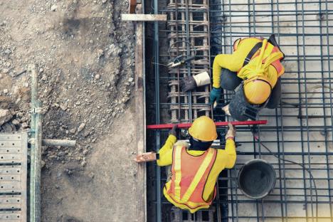 1004stockphotoaerialviewofconstructionworkerinconstructionsite1006180303.jpg