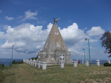 loznica--spomenkosturnica-na-guccevu.jpg