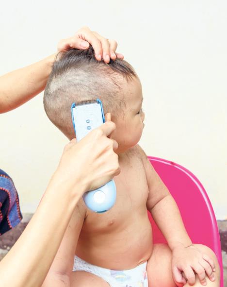 stockphotomothercuttingbabyhairbyclipper309674258.jpg