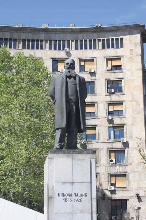 Spomenik Nikoli Pašiću na Trgu Nikole Pašića