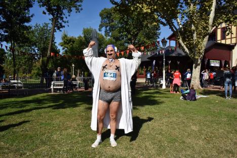 pobednik-pojedinacna-maska-vaterpolista-vinski-maraton-palic-2019-photo-by-ivana-cutura-5.jpg