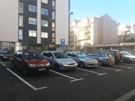 loznica--uredjen-parking-izmedju-zgrada.jpg