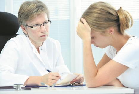 stockphototeenagegirlsufferingwithdepressioninaconversationwithatherapist150090437.jpg