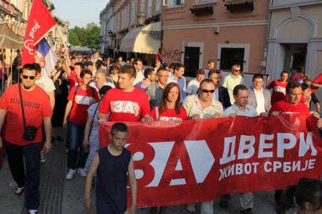 dveri-novi-sad-porodicna-setnja.jpg