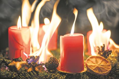 stockphotodangeroffirehazardfromaburningadventwreathduringchristmasseason1547251916.jpg