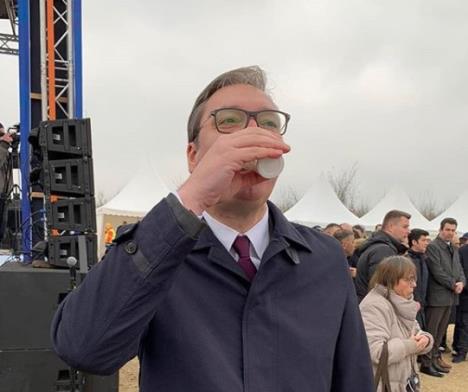 vucic-caj-foto-insta.jpg