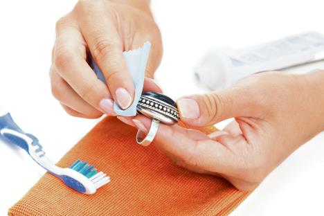 stockphotoprofessionaljewellerycleaningwithtoothpasteandcleaningrug155461691.jpg